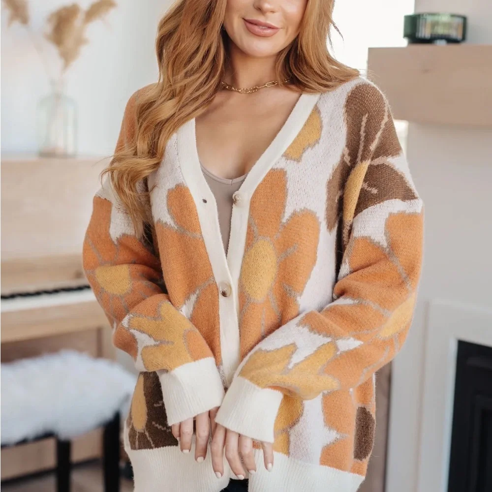 Exquisitely Mod Floral Cardigan - Picture 2 of 6